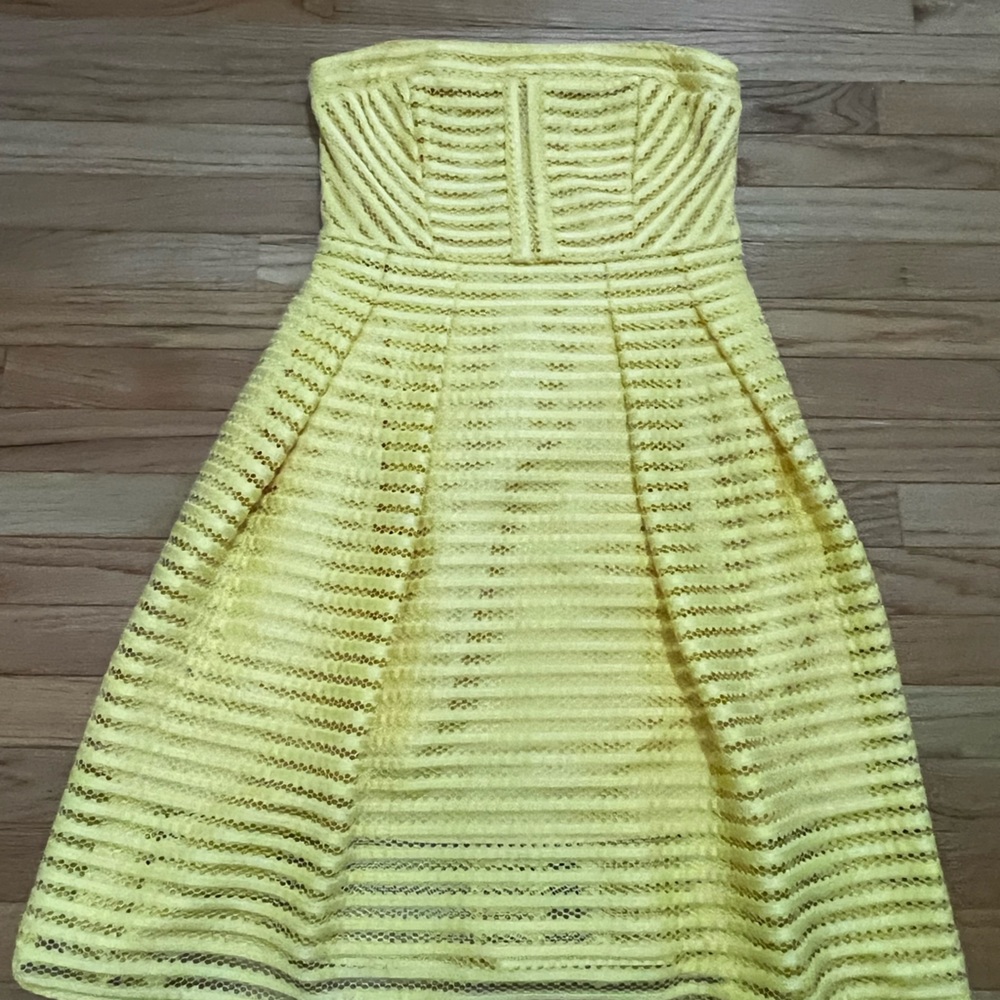 NYC Eva Mendes strapless summer dress Yellow with floral pattern. Size 8 - Picture 3 of 9